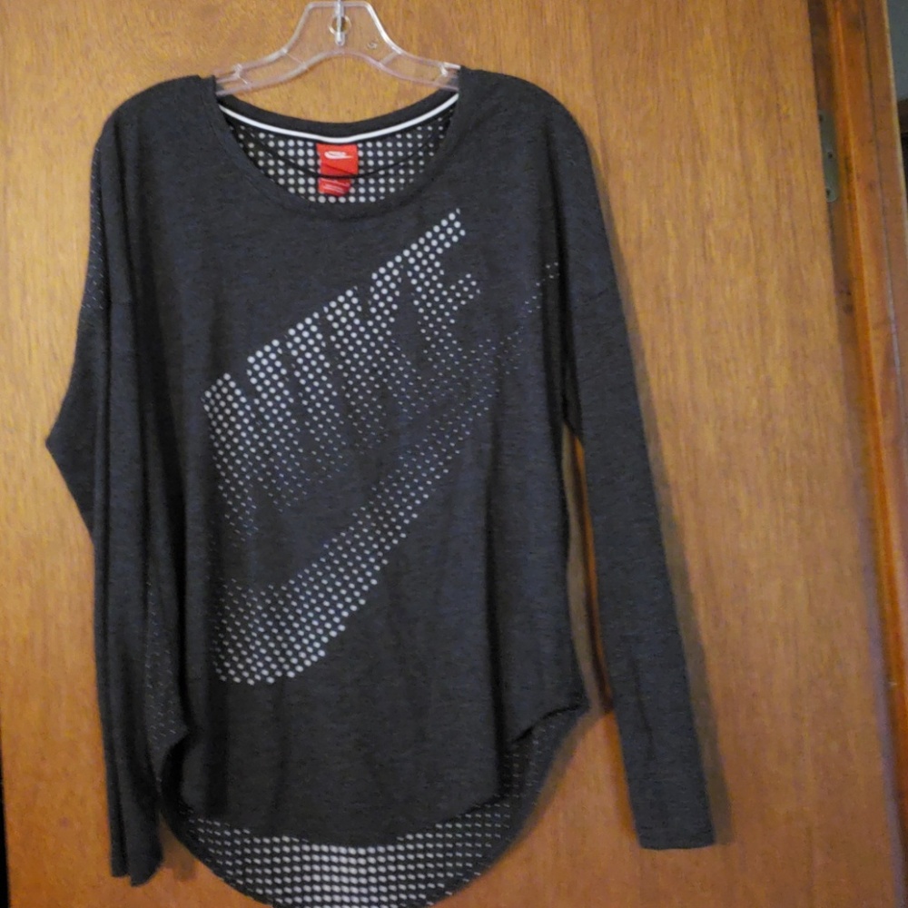 Nike top